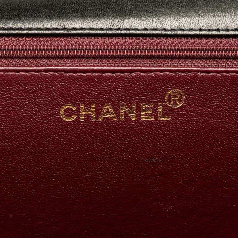 Chanel Medium CC Quilted Lambskin Single Flap Black Leather Good condition - Box View