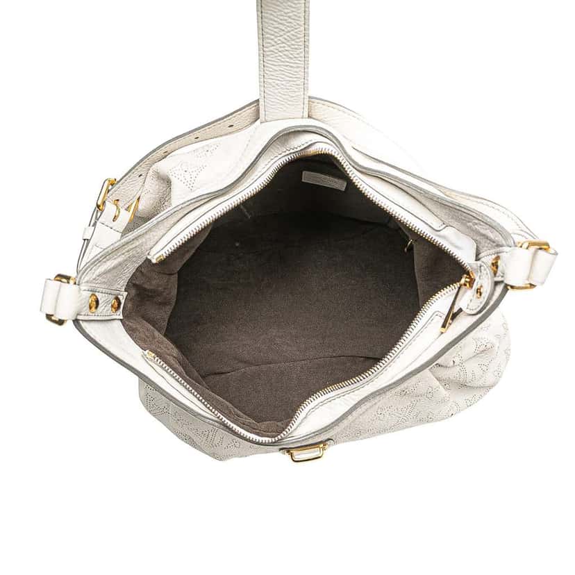 Louis Vuitton Monogram Mahina XS White Leather Good condition - Model View