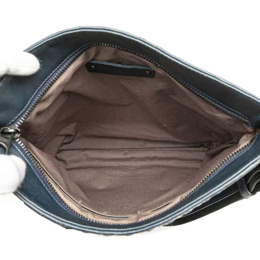 Bottega Veneta Leather Intrecciato Crossbody Blue Leather Good condition - Model View