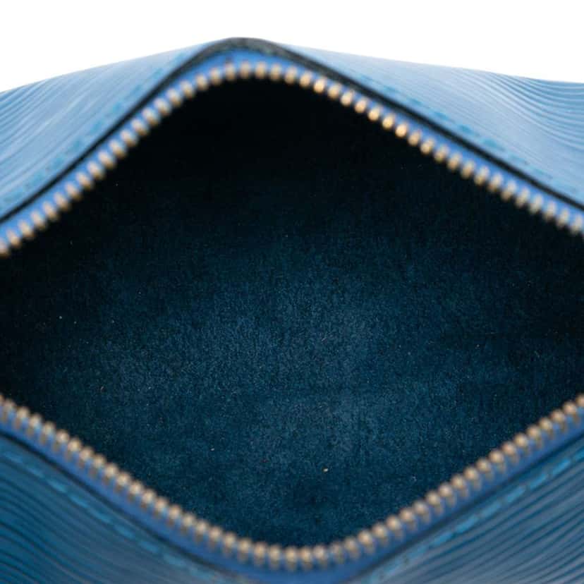 Louis Vuitton Epi Pochette Papillon Blue Leather Good condition - Model View