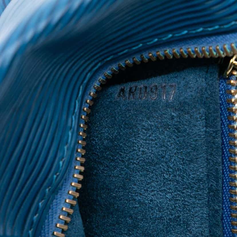 Louis Vuitton Epi Pochette Papillon Blue Leather Good condition - Box View