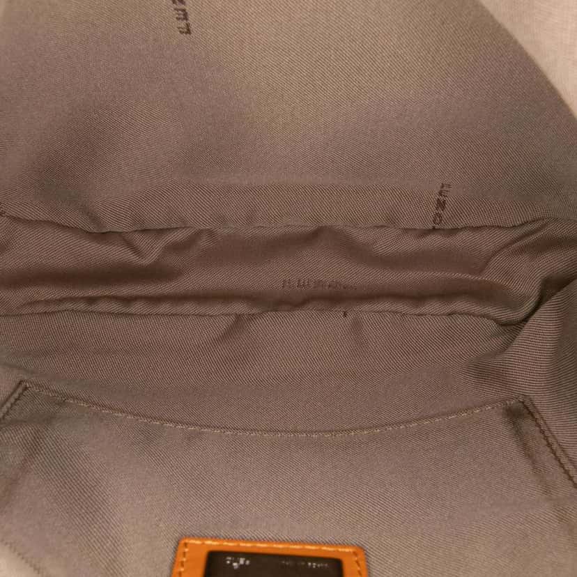 Fendi Zucchino Canvas Hobo Orange Canvas Good condition - Model View