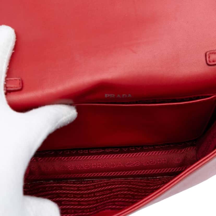Prada Nappa Gaufre Chain Flap Bag Red Leather Good condition - Model View