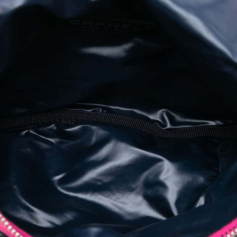 Chanel Tweed and Stitched Calfskin Gabrielle Waist Bag Pink Tweed Good condition - Model View