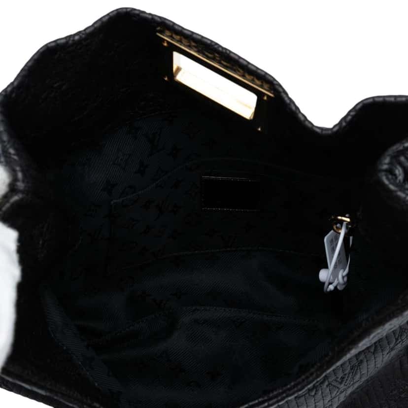 Louis Vuitton Monogram Pochette Altair Black Leather Good condition - Model View