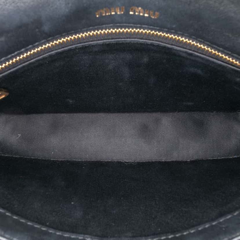 Miu Miu Velluto Matelasse Confidential Chain Crossbody Black Velvet Good condition - Model View