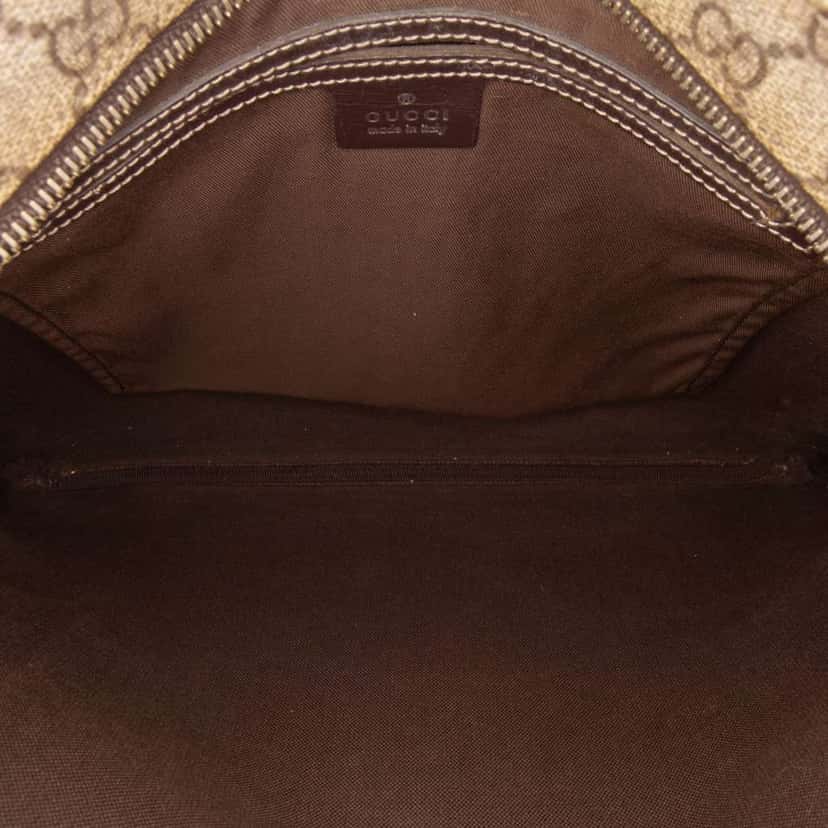 Gucci GG Supreme Crossbody Brown Canvas Good condition - Model View