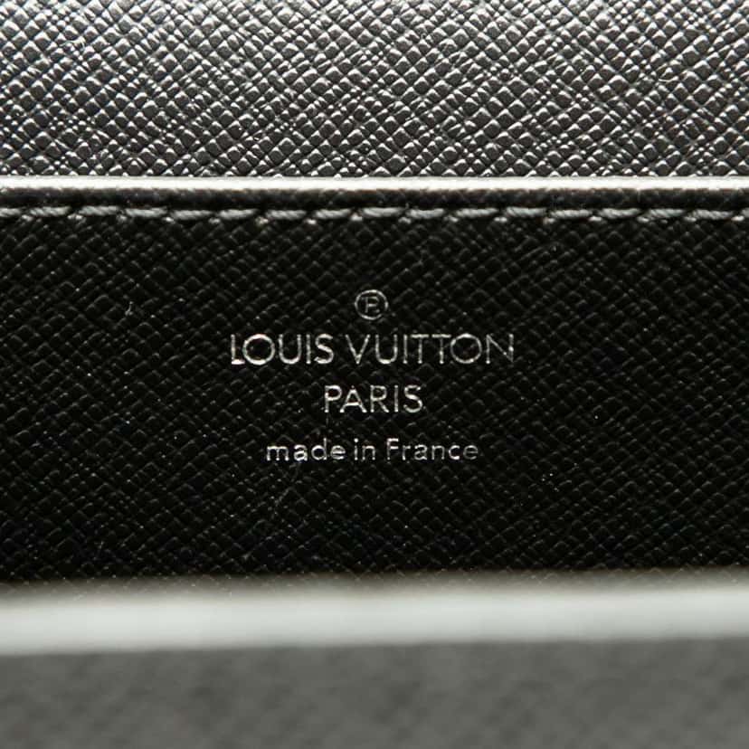 Louis Vuitton Taiga Moskova Briefcase Black Leather Fair condition - Box View