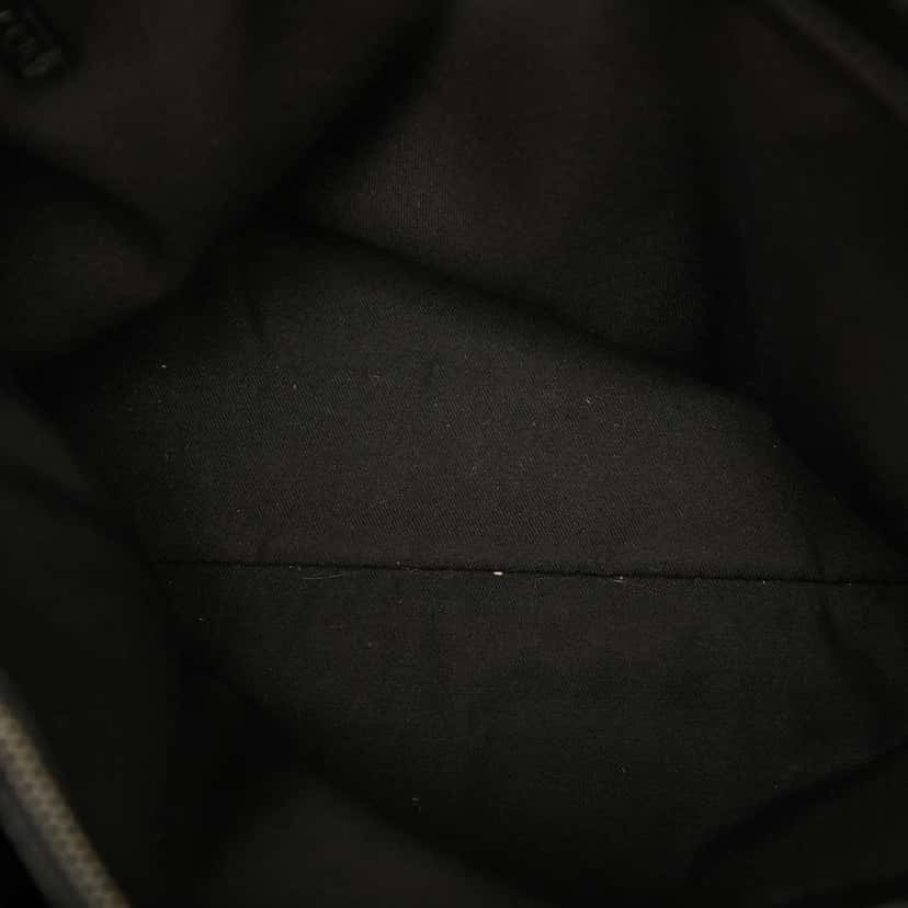 Gucci Medium GG Canvas Eclipse Tote Black Canvas Good condition - Model View