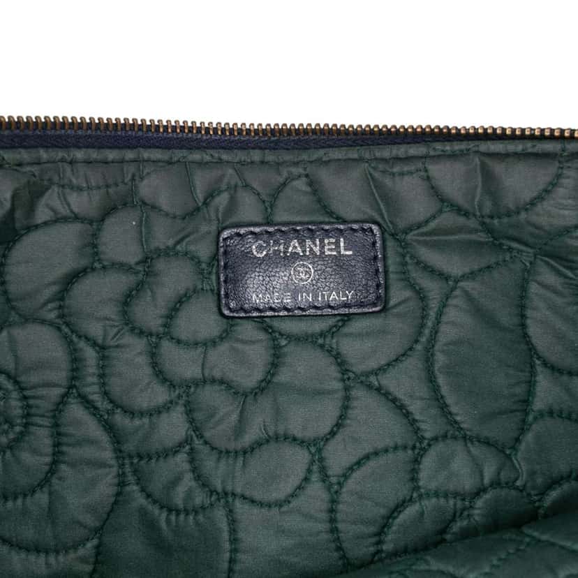 Chanel Large CC Embossed Lambskin Camellia O Case Clutch Blue Leather Good condition - Box View