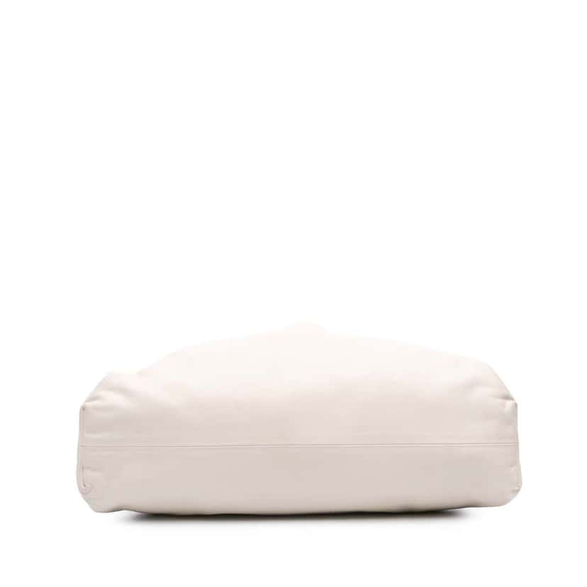 Bottega Veneta Lambskin The Pouch White Leather Good condition - Inside View