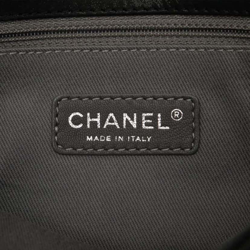 Chanel Iridescent Calfskin East Glint Flap Black Leather Good condition - Box View