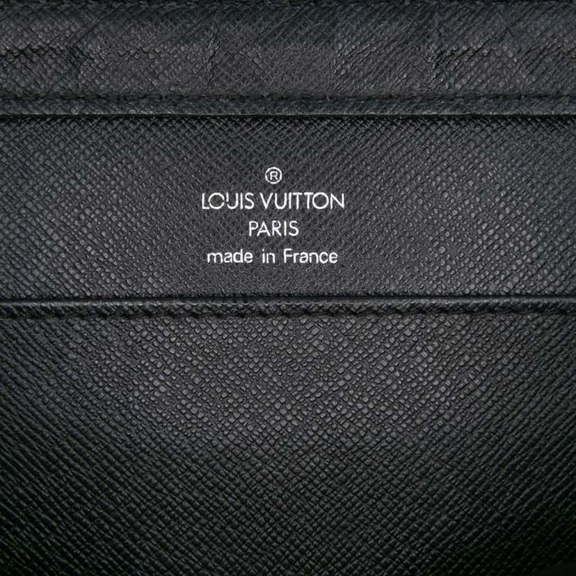 Louis Vuitton Taiga Pochette Baikal Black Leather Fair condition - Box View