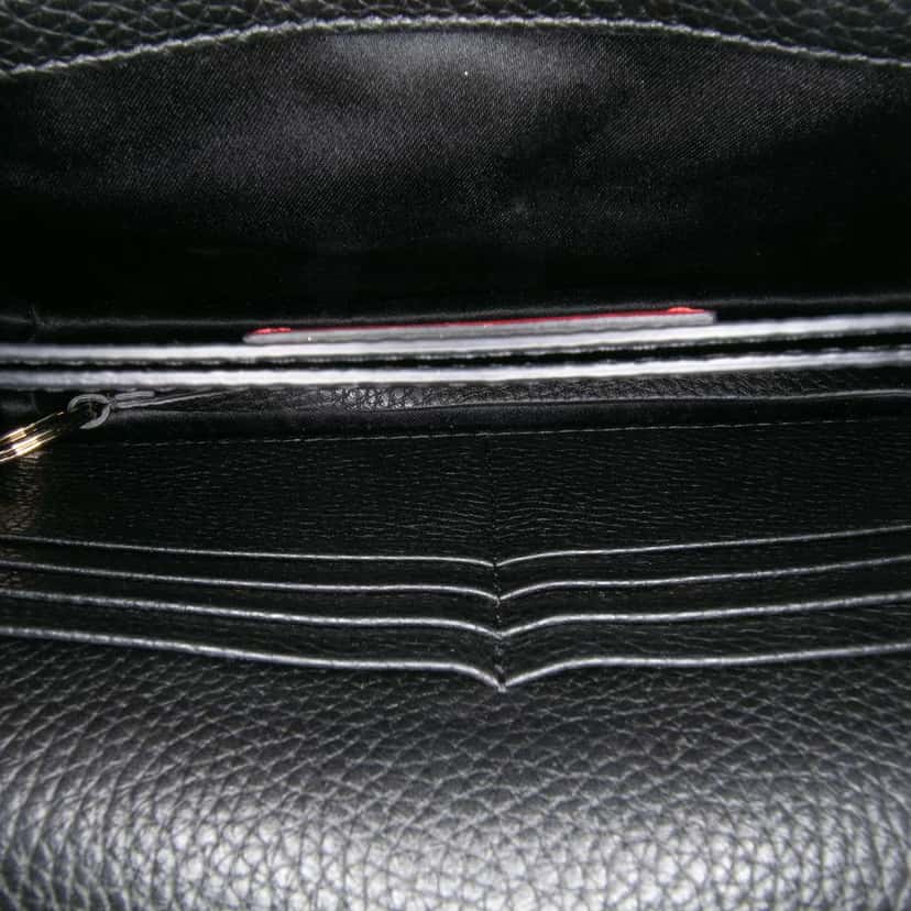 Valentino Pebbled Calfskin Rockstud Wallet On Chain Black Leather Good condition - Model View