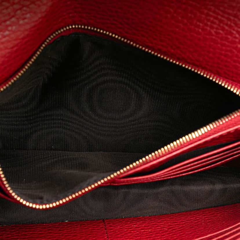 Gucci Leather Interlocking G Dollar Wallet on Chain Red Leather Good condition - Model View