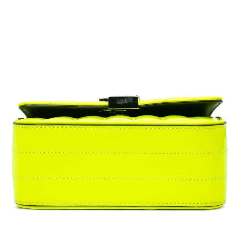 Saint Laurent Small Patent Monogram Vicky Chain Bag Yellow Leather Good condition - Inside View