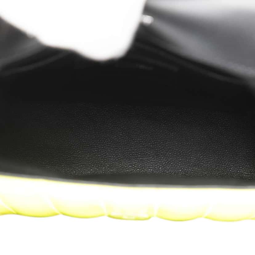 Saint Laurent Small Patent Monogram Vicky Chain Bag Yellow Leather Good condition - Model View