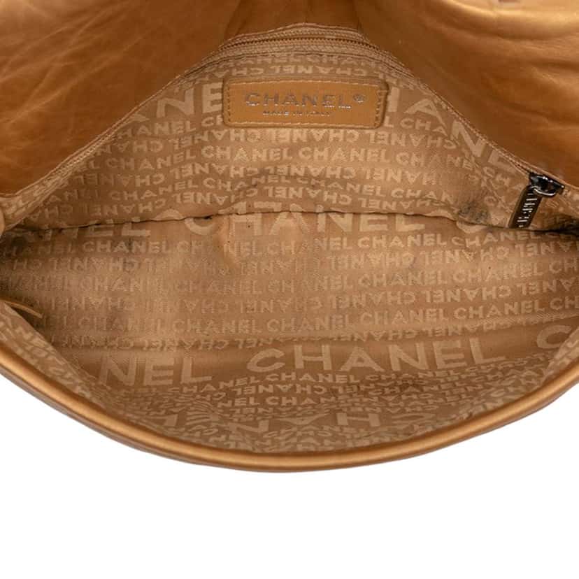 Chanel Quilted Aged Calfskin Vintage Ligne Messenger Flap Brown Leather Good condition - Model View