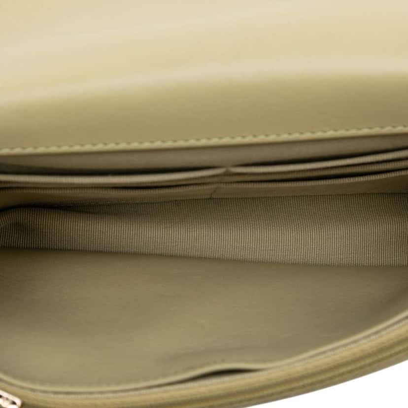 Chanel Quilted Lambskin Pick Me Up Wallet On Chain Green Leather Good condition - Model View