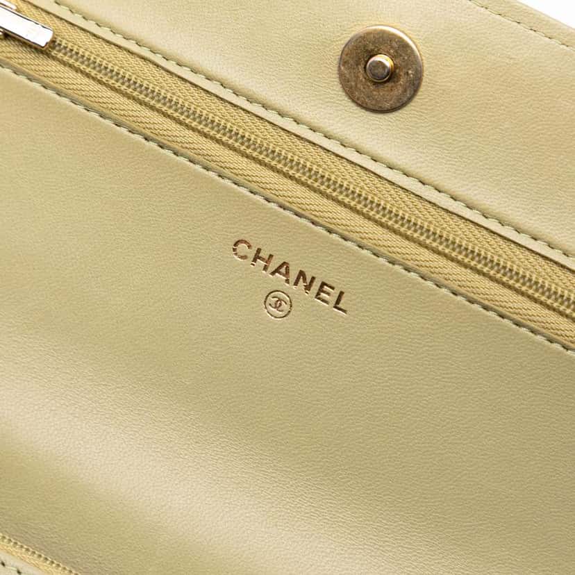 Chanel Quilted Lambskin Pick Me Up Wallet On Chain Green Leather Good condition - Box View