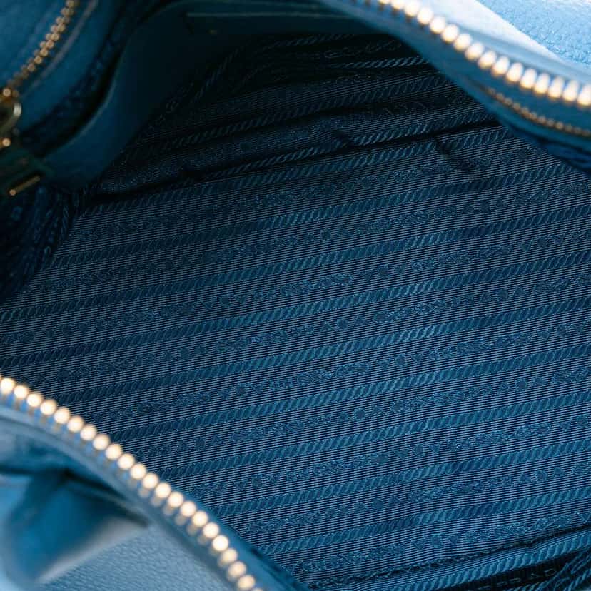 Prada Vitello Daino Sacca 2 Manici Convertible Tote Blue Leather Good condition - Model View