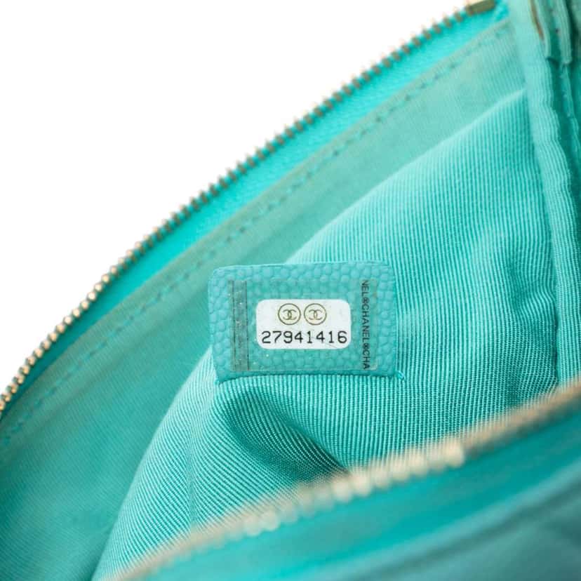Chanel Medium CC Chevron Caviar O Case Clutch Blue Leather Good condition - Box View