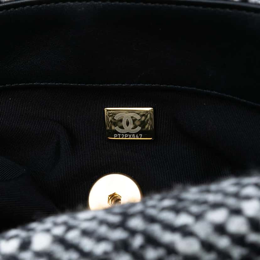 Chanel Large Tweed 19 Flap Grey Tweed Good condition - Box View