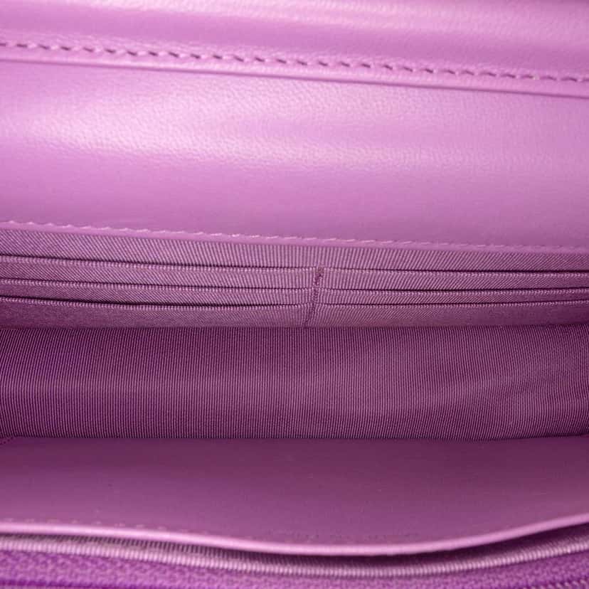 Chanel CC Quilted Lambskin Wallet on Chain Purple Leather Good condition - Model View