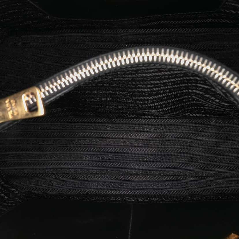 Prada Large Saffiano Lux Open Promenade Satchel Black Leather Good condition - Model View