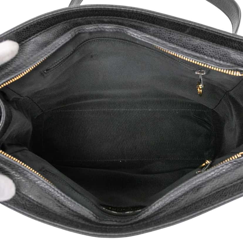 Chanel Triple CC Caviar Shoulder Bag Black Leather Good condition - Model View