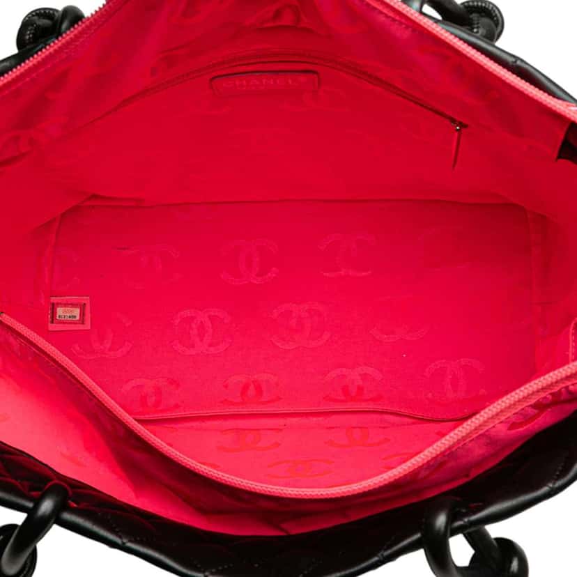 Chanel Large Quilted Calfskin Cambon Ligne Tote Black Leather Good condition - Model View