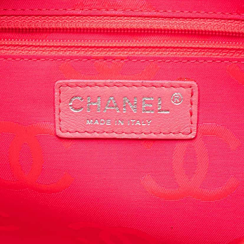 Chanel Large Quilted Calfskin Cambon Ligne Tote Black Leather Good condition - Box View