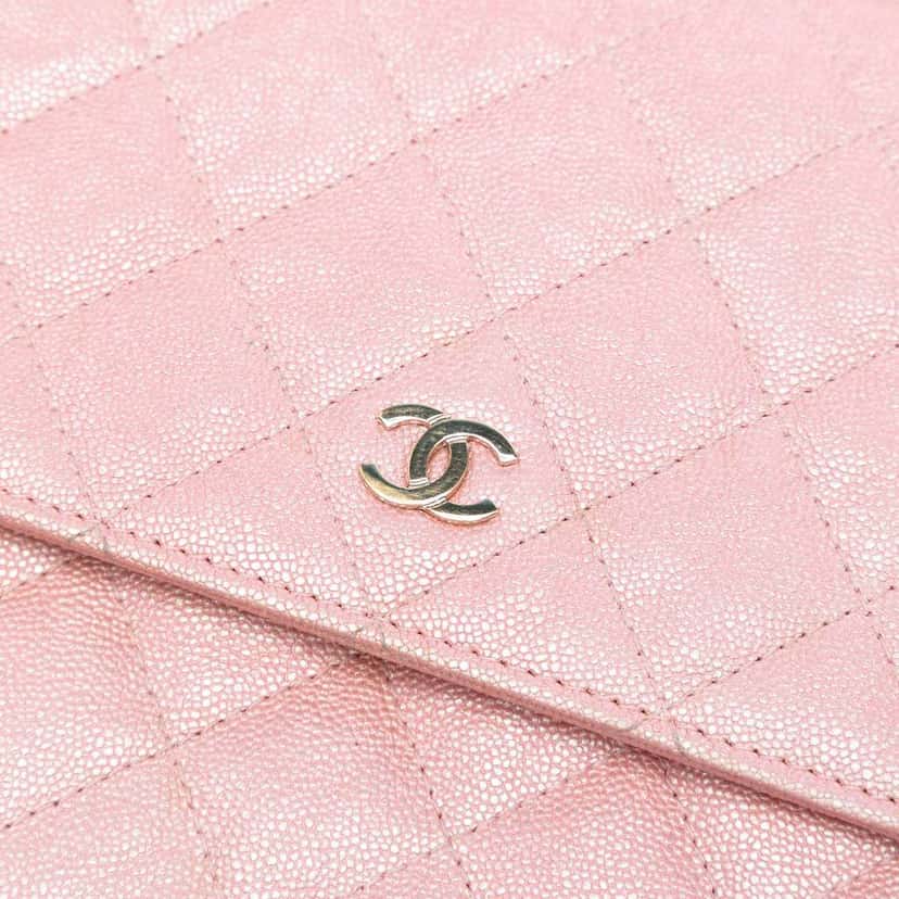 Chanel CC Quilted Iridescent Caviar Wallet on Chain Pink Leather Good condition - Box View