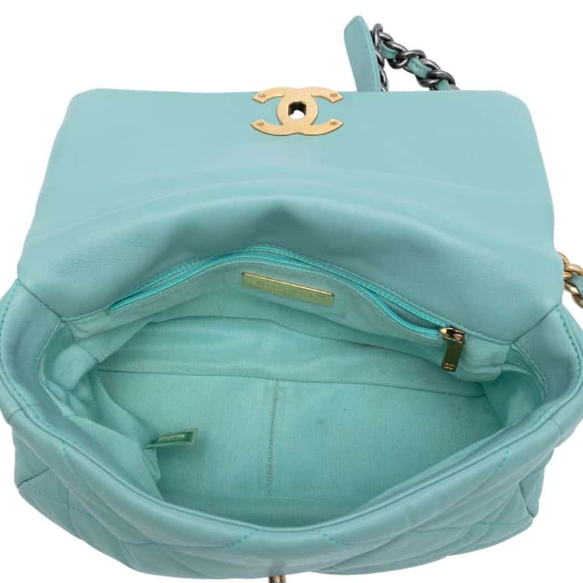 Chanel Medium Lambskin 19 Flap Blue Leather Good condition - Model View