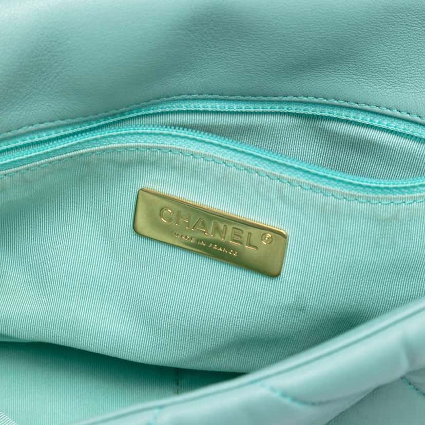 Chanel Medium Lambskin 19 Flap Blue Leather Good condition - Box View