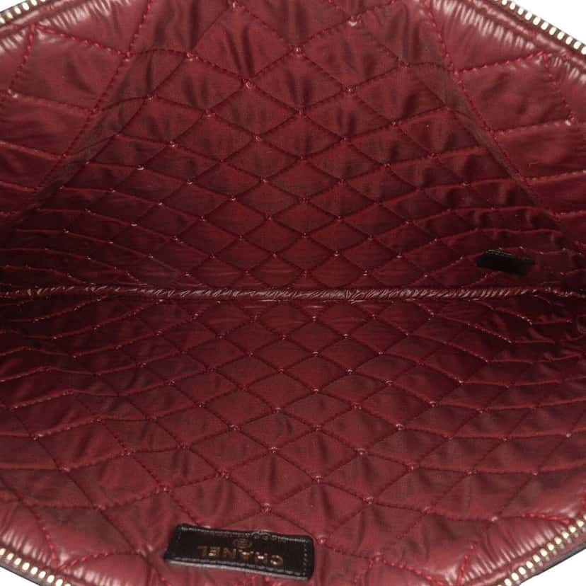 Chanel Large Quilted Lambskin O Case Clutch Black Leather Good condition - Model View
