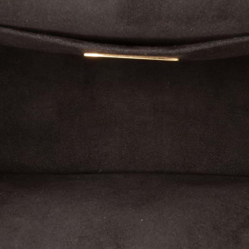 Chanel Small Calfskin Kiss Lock Frame Bag Gold Leather Good condition - Model View