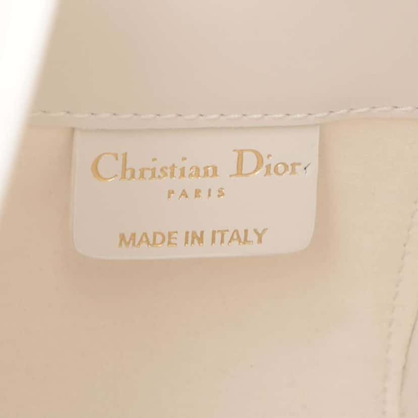 Dior Small Smooth Calfskin Embroidered Diorcamp Messenger Bag White Leather Good condition - Model View