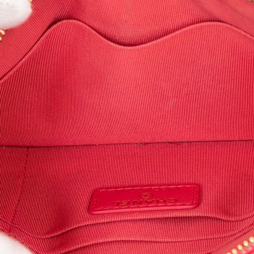 Chanel Small Lambskin 19 O Case Pouch Pink Leather Good condition - Model View