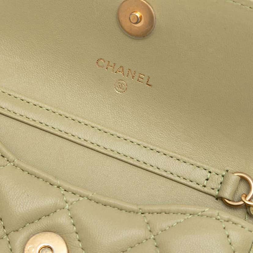 Chanel Lambskin Enamel Coco Hearts Clutch with Chain Green Leather Good condition - Box View