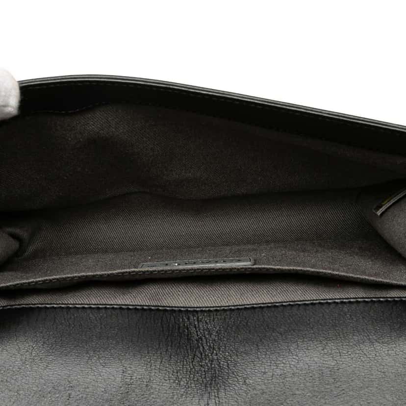 Chanel Old Medium Quilted Lambskin Boy Flap Black Leather Good condition - Model View