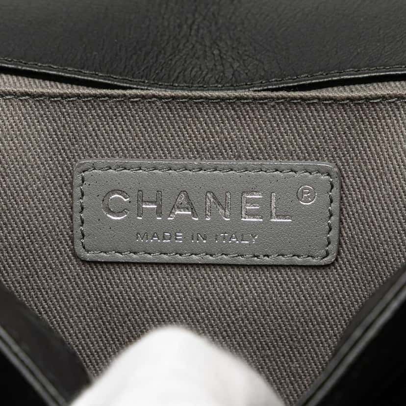 Chanel Old Medium Quilted Lambskin Boy Flap Black Leather Good condition - Box View