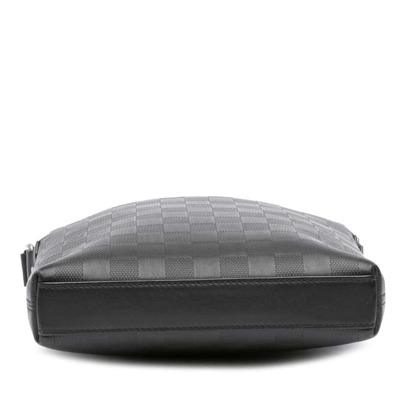 Louis Vuitton Damier Infini District Pochette Black Leather Good condition - Inside View