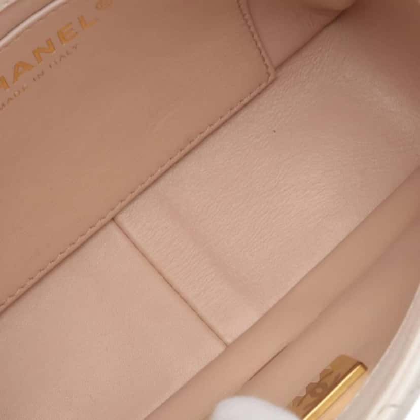 Chanel Mini Quilted Lambskin Chain Rows Flap White Leather Good condition - Inside View