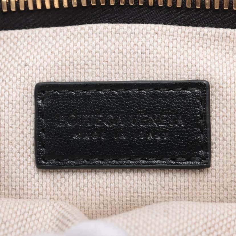 Bottega Veneta Medium Nappa Intrecciato Flip Flap Pouch Black Leather Good condition - Model View