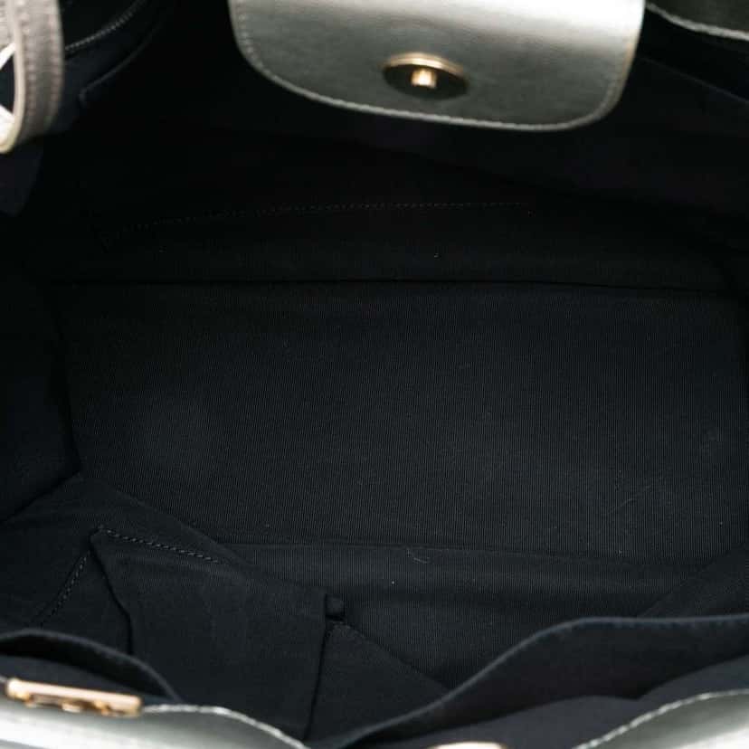 Chanel Large Bicolor Metallic Goatskin and Calfskin Boy Tote Silver Leather Good condition - Model View