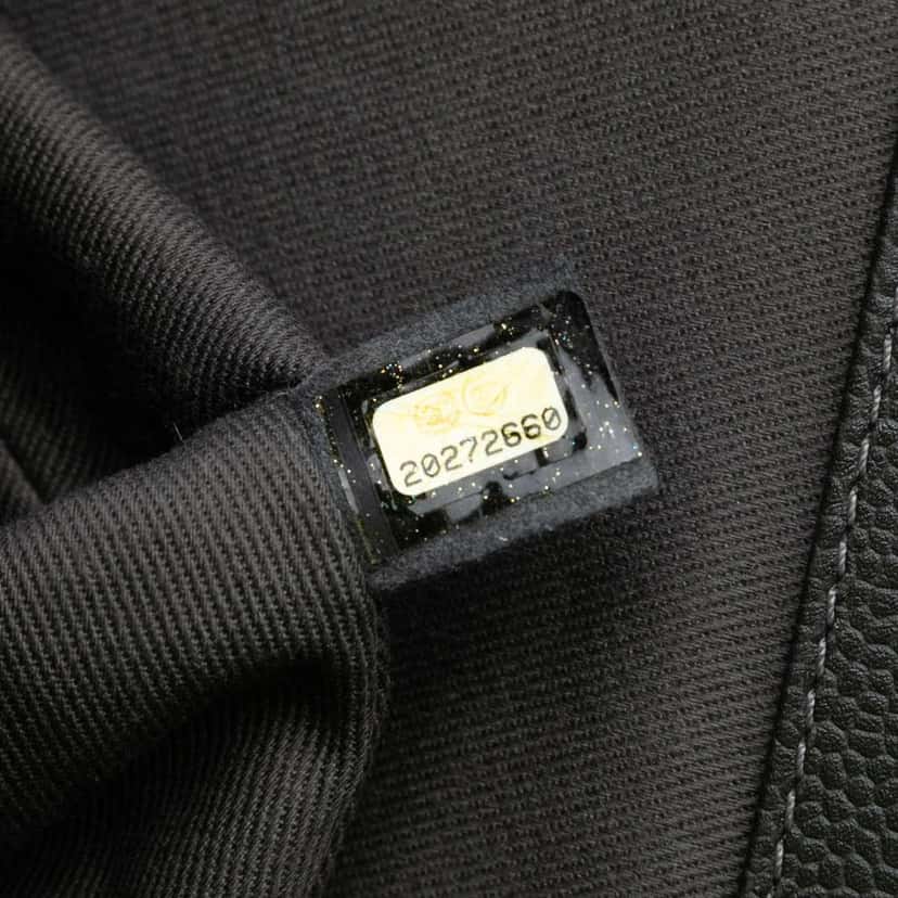 Chanel Large CC Quilted Caviar CC Clutch Black Leather Good condition - Box View