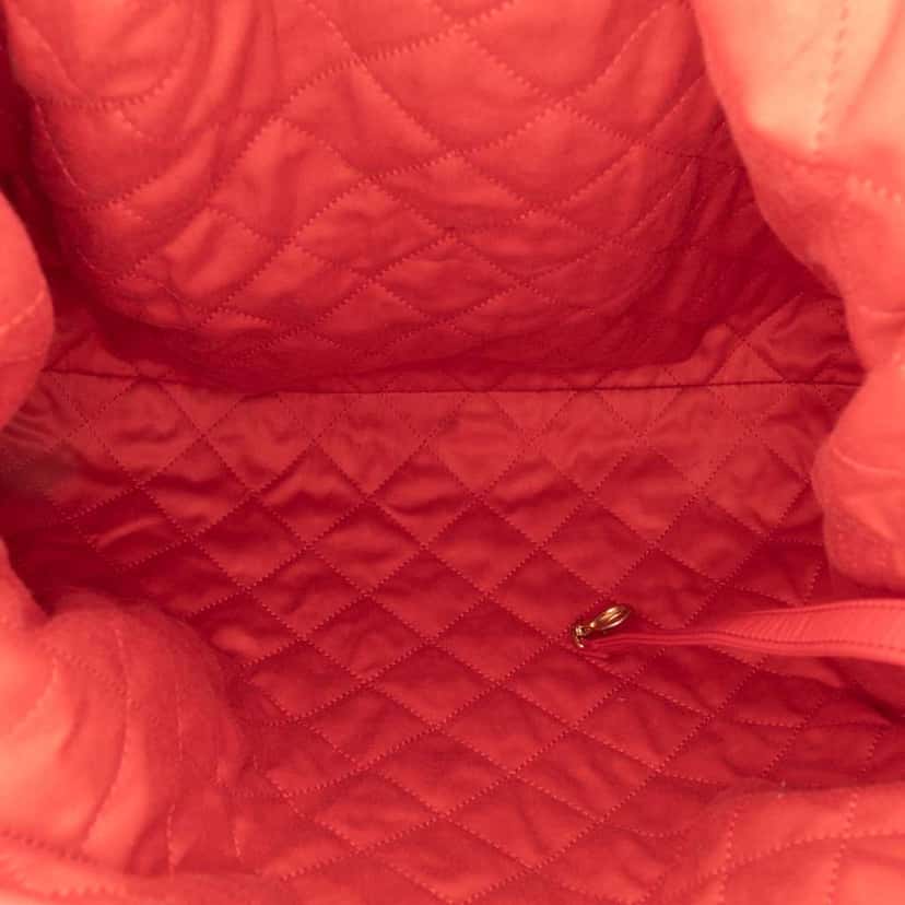 Chanel Large Shiny Quilted Calfskin 22 Backpack Red Leather Very good condition - Model View
