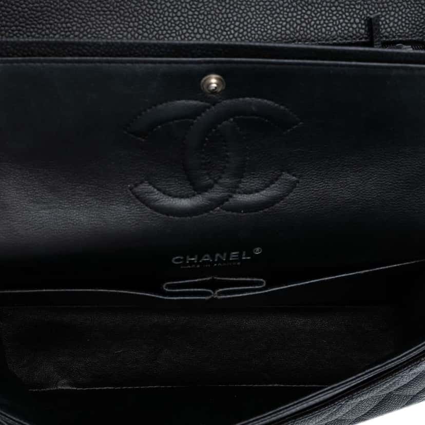 Chanel Medium Classic Caviar Double Flap Black Leather Good condition - Model View