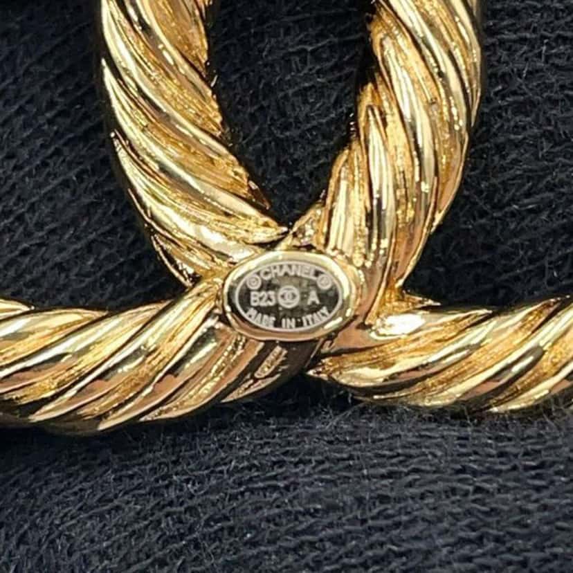 Chanel Gold Plated CC Faux Pearl Rhinestone Brooch Gold Metal Good condition - Model View